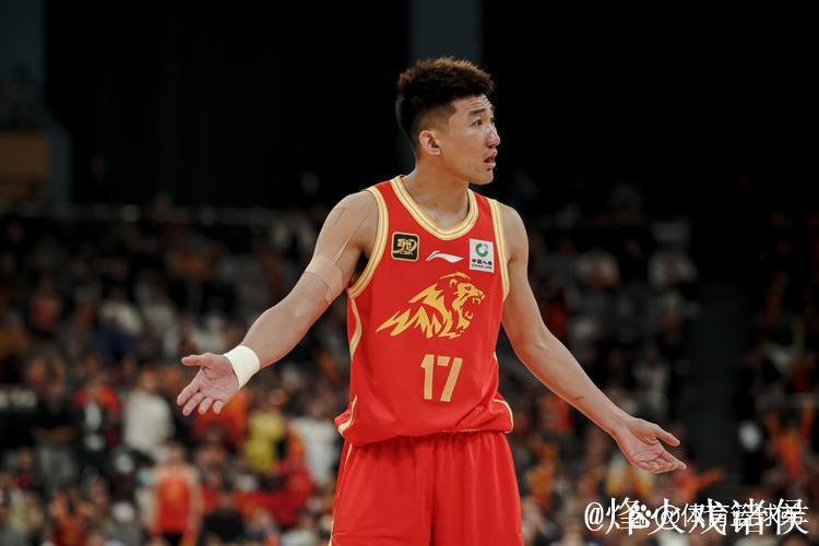 孙铭徽情绪低落！拒绝布朗示好，两场仅得13分，王博面临困局